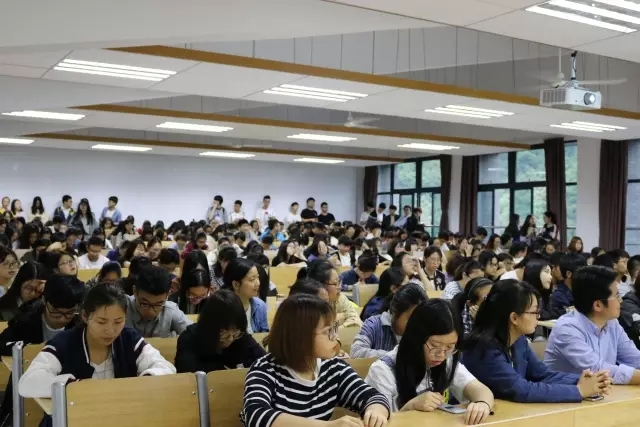 20170511486809.jpg 4戴茂余讲座学生.webp.jpg